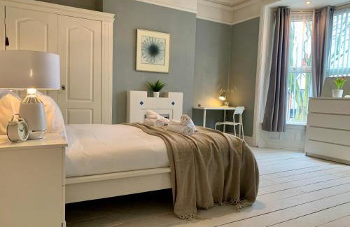 6BR Home with Parking Near Wolverhampton - Foto 12
