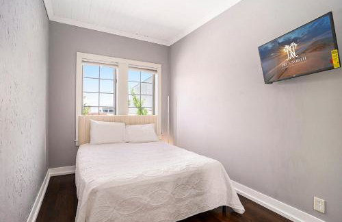 NEW Love Mi Getaway Loft with Deck on Washington Ave 110 - Foto 17