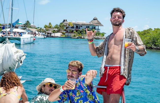 Excursão de catamarã Isla Mujeres, snorkeling, diversão, bar aberto e buffet - Foto 38