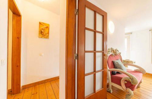 Charming Classic-Rustic Retreat in Historic Lisbon - Photo 16