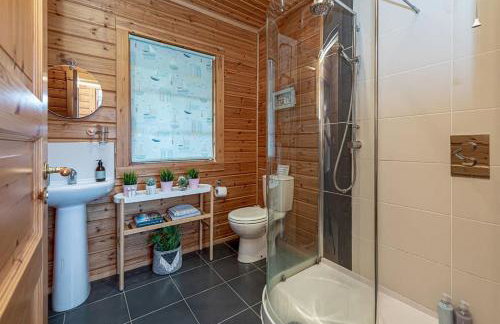 Scandi Cabin in Heart of Anglesey with Parking - Photo 23