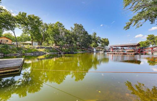 Deck and Dock Access Lakefront Grove Cabin! - Foto 24