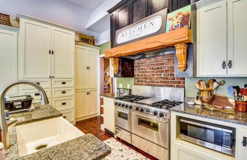 Historic Farmhouse with Modern Amenities and Hot Tub - Foto 10