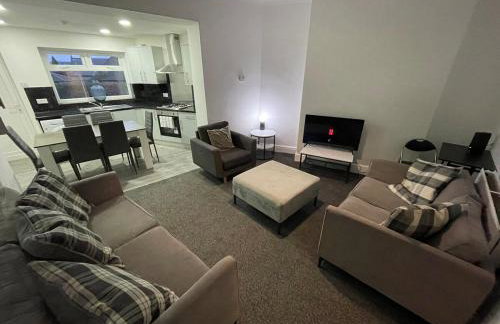 Modern Five Bed Long Stays and Contractors Welcome - Foto 1