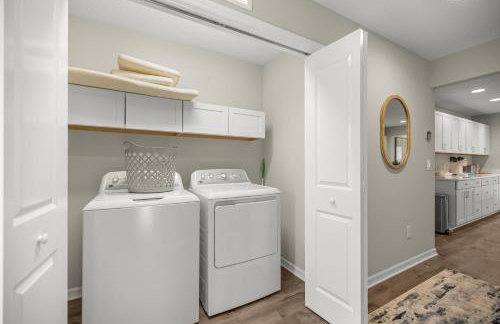 The Golden Palm Mins to Eastport Square and Middleton With Electric Golfcart - Photo 2