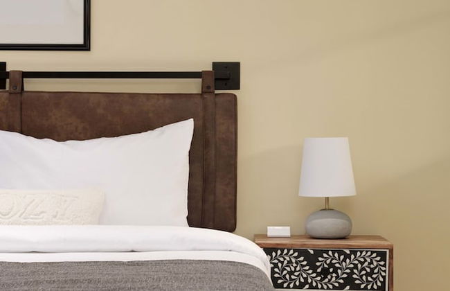 Stunning 3 Bedroom Secondary Suite N Van - Photo 27