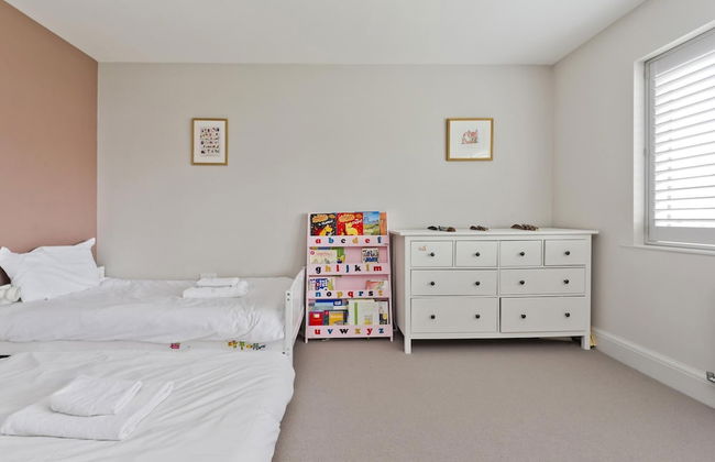 Wonderful Family Home With Garden Near Twickenham by Underthedoormat - Foto 19