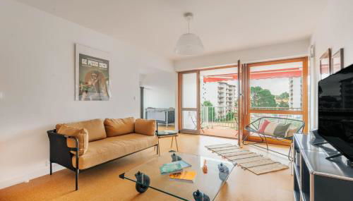 Sixties 64 2 bedrooms apartment with a balcony and parking in Biarritz - Foto 3