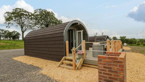 Laird Lodge 2 - Photo 2