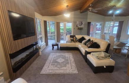 Cheerful 3 bedroom Lodge At White cross Bay Windermere - Photo 12