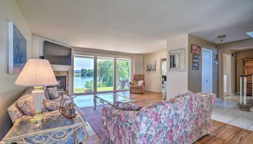 Lake House w/ Hot Tub - 1 Mi to Surf 'n Slide - Foto 3