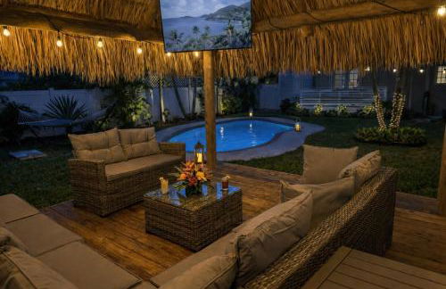 The Peacock Bungalow- Heated Pool & Jacuzzi- 5 min to beach! - Foto 3