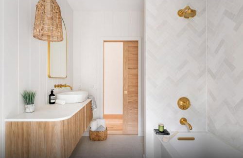 Luxury 5BR A frame w Heated Pool, Walk to Beach - Foto 11