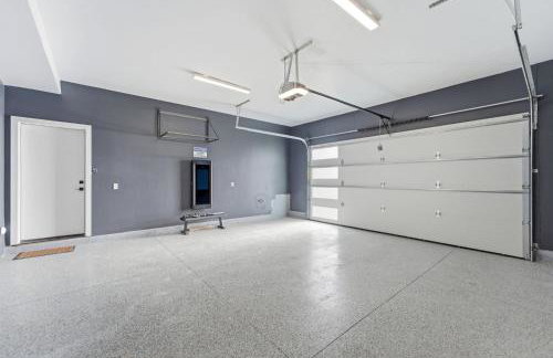 Luxury Hideout w Hot Tub Steam Shower - Photo 52