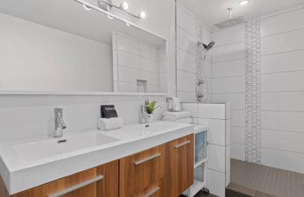 Luxurious Modern Retreat with Private Pool & Patio - Foto 29