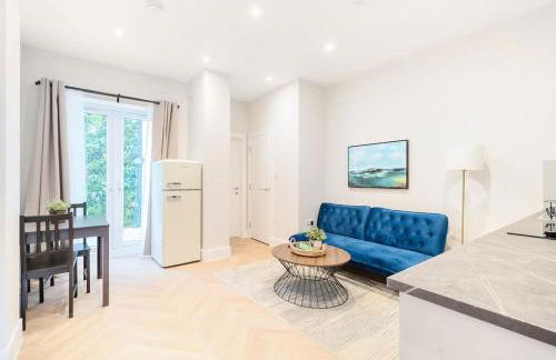 The Solo Haven 20 Min to Central - Photo 11