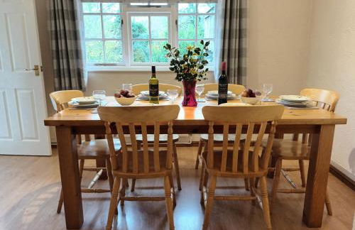 Rural Farm Stay with 6 cottages, 4 miles to Barnstaple, Pet friendly, Daily animal experiences, Outdoor heated pool, Games barn, Free fast WiFi, Free parking - Foto 49