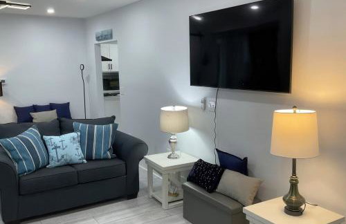 Cozy Coastal Retreat N Lake Ontario Sleeps 8 - Foto 3