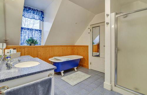 Great for Groups! Spacious Wilton Getaway with Deck - Foto 21