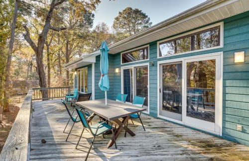 1 Mi to Beach Access Southern Shores Gem with Deck - Foto 3