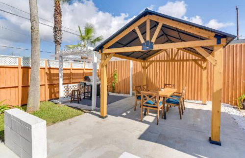 Walk to Beach Family Home with Patio in Galveston - Foto 27