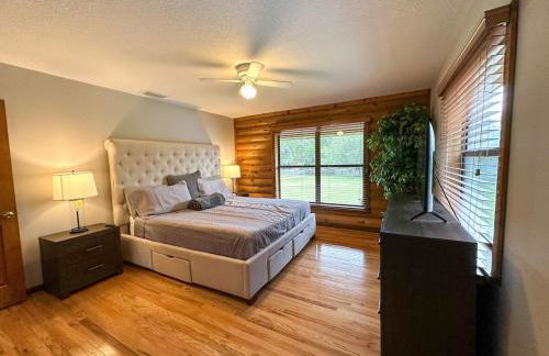 Enchanted Log Cabin Retreat Near Bradenton and St Pete - Photo 12