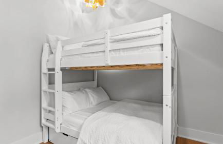 Livin' Large Lake Norman Estate w/ Pool, Dock, Game Room & Scenic Views - Foto 76