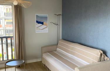 Appartement 5 personnes 65m2 avec balcon, vues partielles mer, 150m de la plage et centre, wifi et parking privé - Photo 7