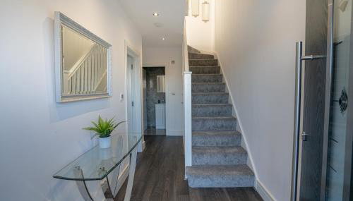 Newly Refurbished Modern 4 Bed Detached House ! - Foto 2, Lobby or reception