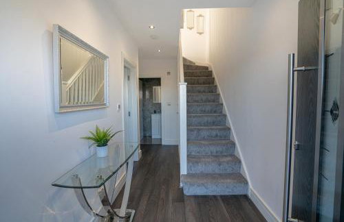 Newly Refurbished Modern 4 Bed Detached House ! - Foto 2