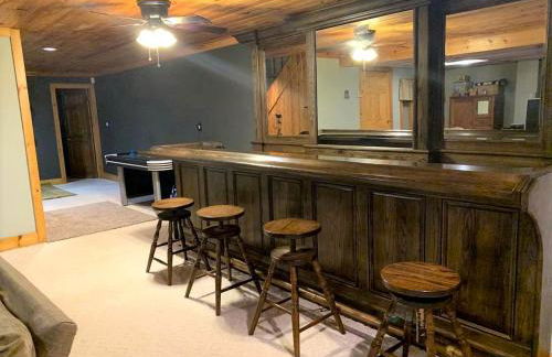 Log Cabin with a Hot Tub in Ellicottville, For Magical Glamping Escapes in New York - Foto 23