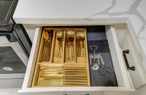 Spacious 5 Bed Home with Massage Chair and Futsball Table - Foto 18