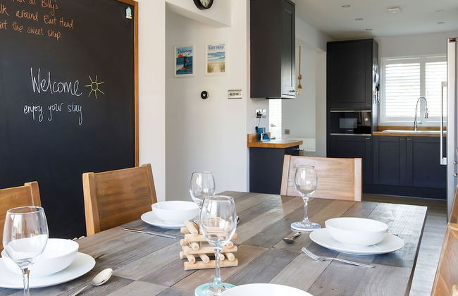 Coastal Retreat for 6 Close to Beaches - Photo 10