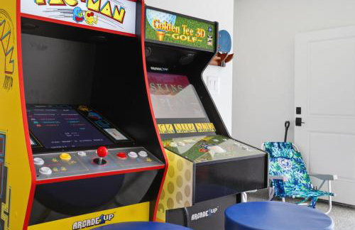 New Listing Discounts! Canal Home-Heated Pool, Game Room, Tesla Charger, & More - Foto 6