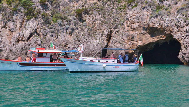 Entrada das grutas marinhas