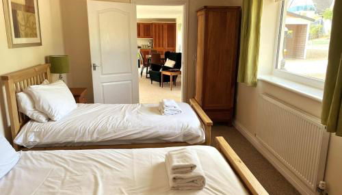 Gamekeepers Cottage - Hot Tub, 2 bed, sleeps 4, private patio, AC, stunning views - Foto 3