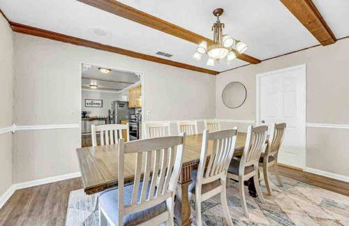 Greensboro Get-together, K Bed, Secret Playroom, central location - Foto 18