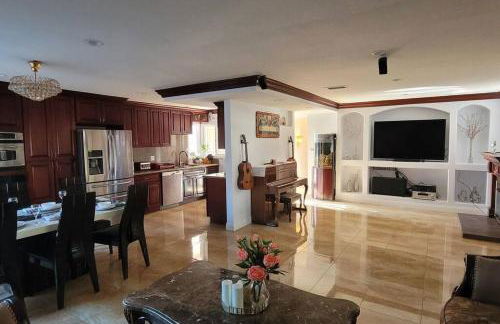 Luxstay in Huntington Beach - Photo 1