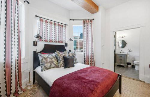 The Raven - 2nd Floor South Wing - Photo 24