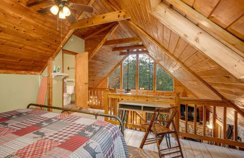 1 bedroom with a loft and hot tub cabin 45 minutes to Asheville - Foto 30