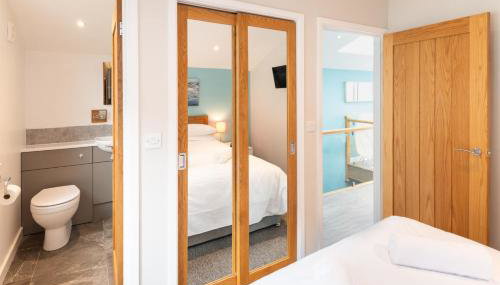 Seaside 3BD Retreat with Balcony & Stunning Views - Foto 3