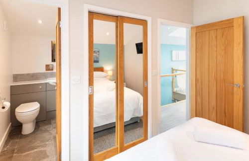 Seaside 3BD Retreat with Balcony & Stunning Views - Foto 3