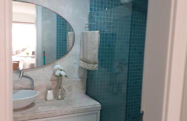 FLAT ENCANTADOR A UM PASSO DA PRAIA - Foto 7