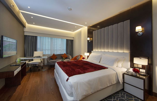 Number One Tower Suites - Photo 29