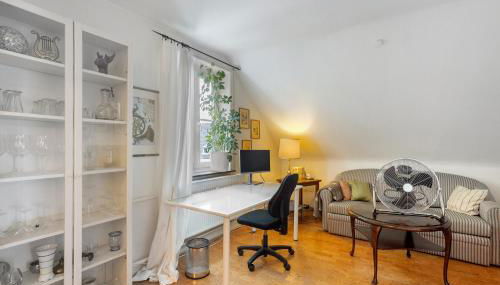 Schöne Dachgeschoss Wohnung - Foto 4