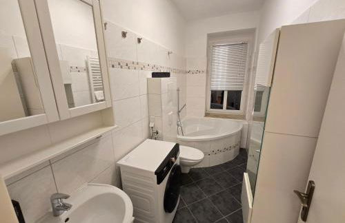 Boardinghouse mit 10 großen Apartments mit Parkplatz und Balkon - Photo 6