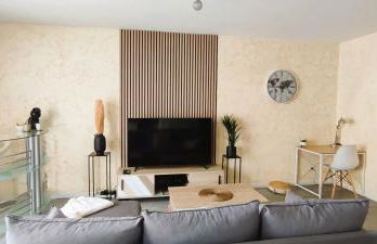 Cosy Appart - Proche Eurexpo - Balcon - Parking - Spacieux T2 - Foto 11