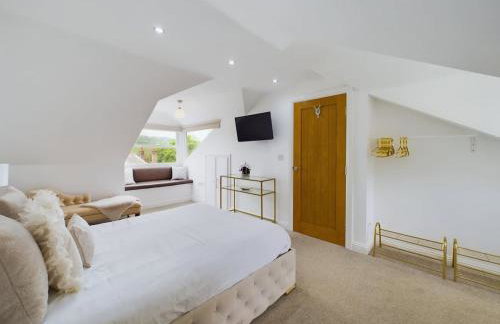 Modern 4 Bed Walk to Pubs, Shops and Countryside - Photo 13