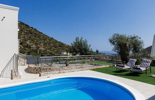 Family Villa Basilicata Gloria with Private Heated Pool, BBQ & Kid's Play Area - Foto 3
