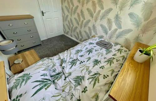 Your Leominster Base - 3BR Home with Garden & Parking - Foto 29